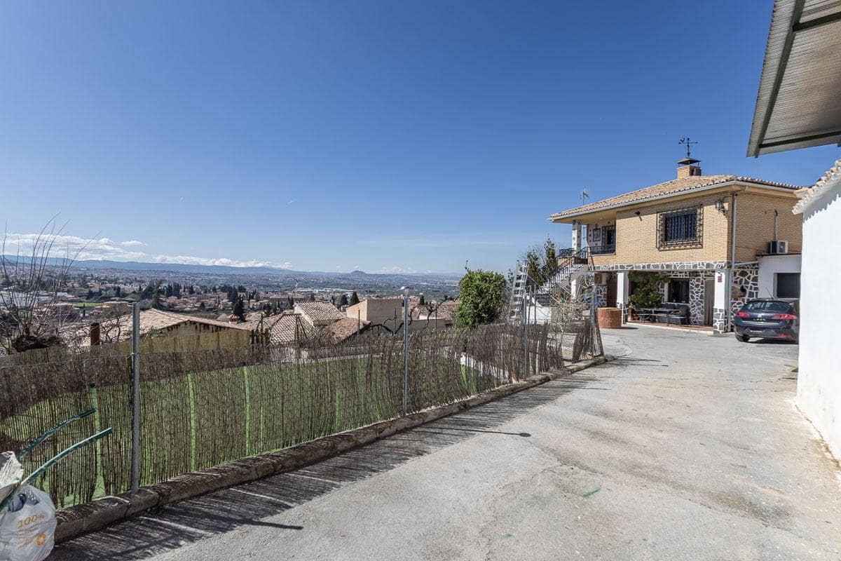 Chalet de 4 habitaciones en Monachil en venta con garaje - 315.000 € (Ref: 9738530)