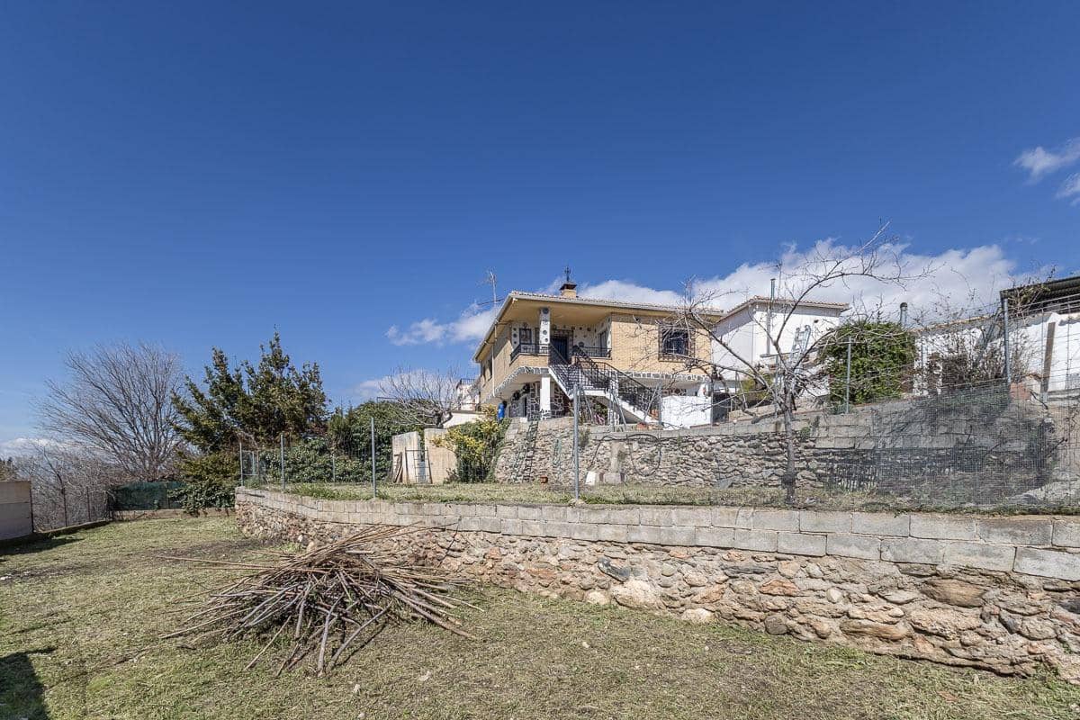 Chalet de 4 habitaciones en Monachil en venta con garaje - 315.000 € (Ref: 9738530)