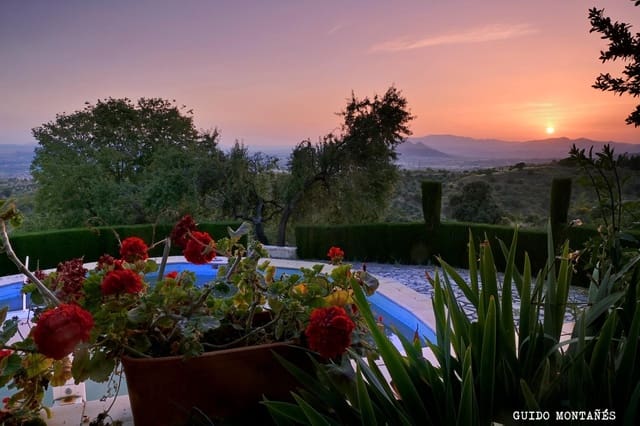 Finca/Casa Rural de 4 habitaciones en Granada ciudad en venta con garaje - 599.900 € (Ref: 9743107)