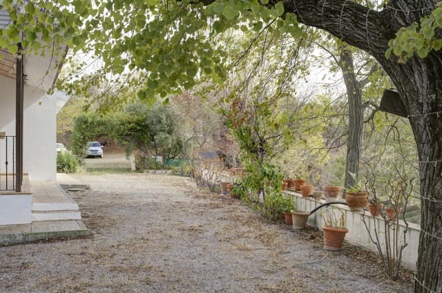 Finca/Casa Rural de 4 habitaciones en Granada ciudad en venta con garaje - 599.900 € (Ref: 9743107)