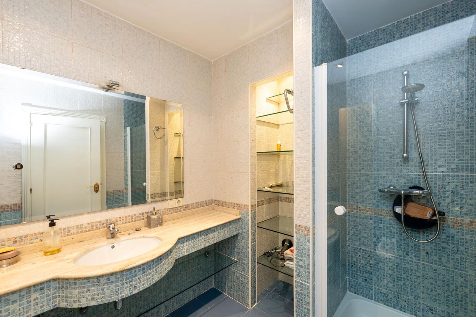 5 bedroom Terraced Villa for sale in Granada city with pool garage - € 540,000 (Ref: 9747874)