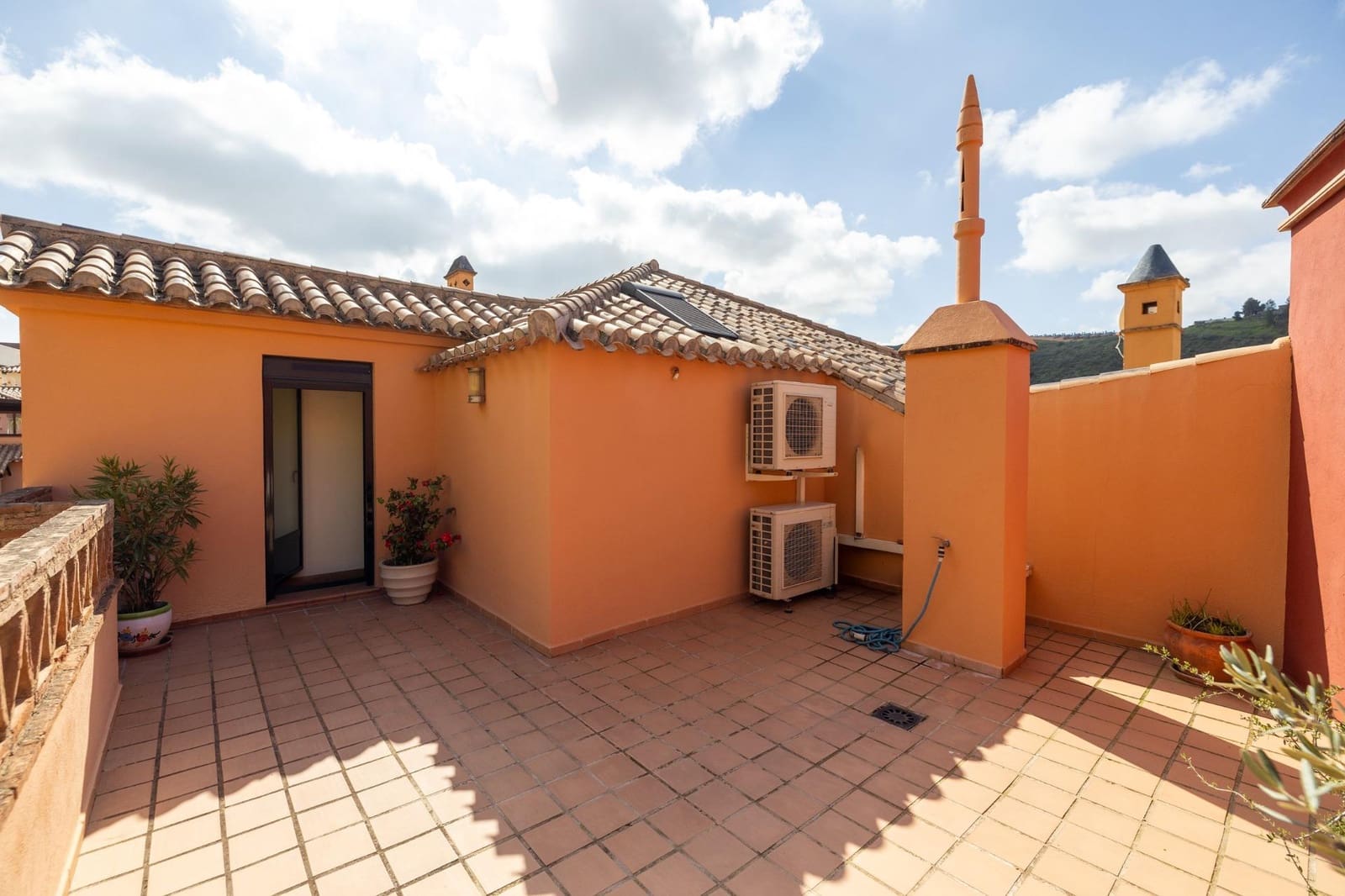 5 bedroom Terraced Villa for sale in Granada city with pool garage - € 540,000 (Ref: 9747874)