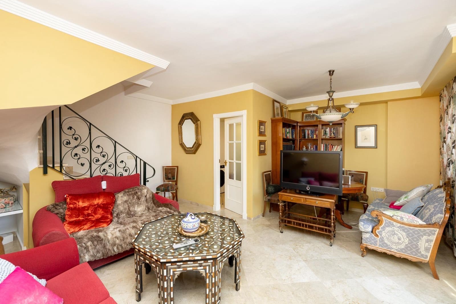 5 bedroom Terraced Villa for sale in Granada city with pool garage - € 540,000 (Ref: 9747874)