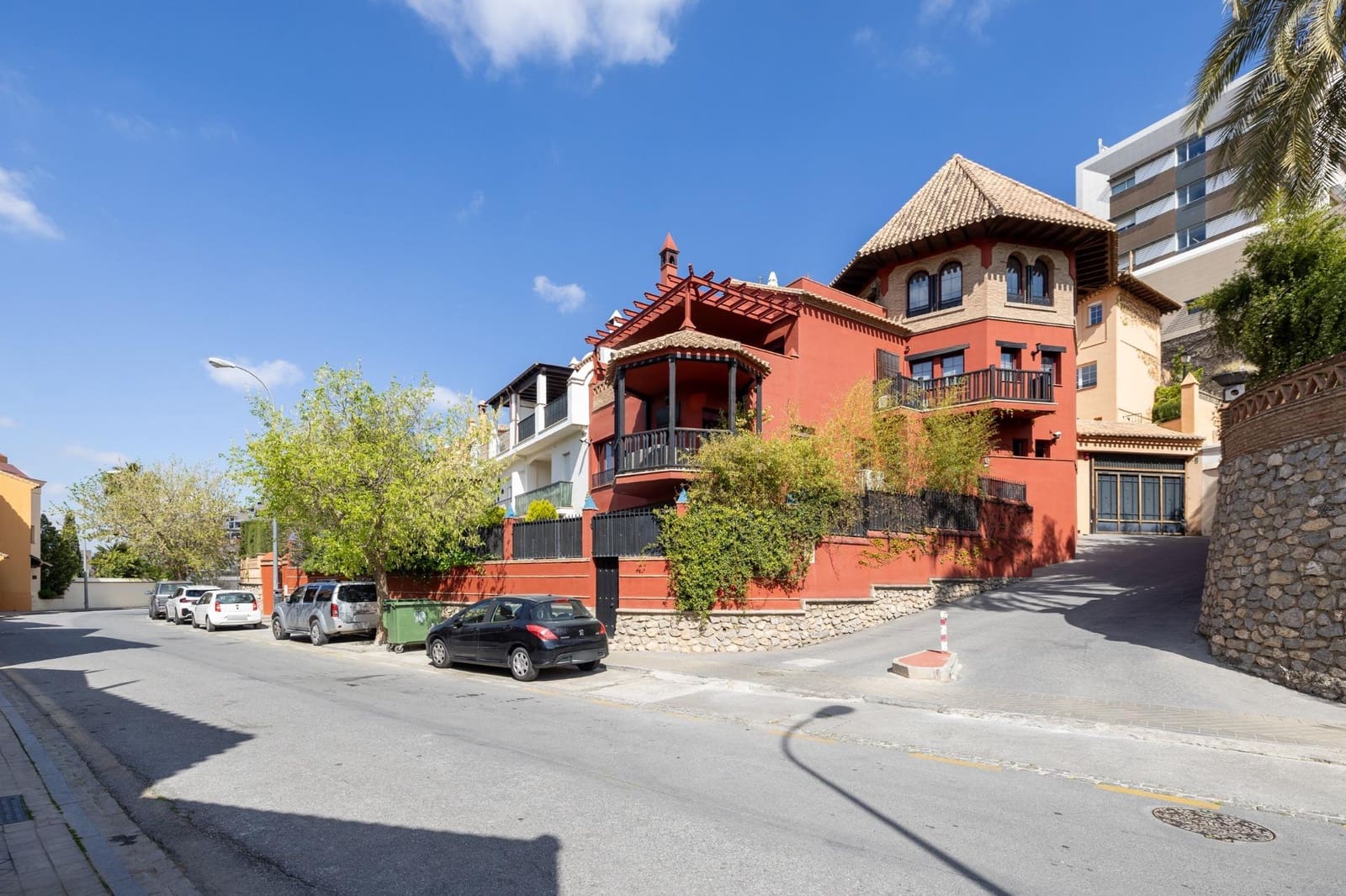 5 bedroom Terraced Villa for sale in Granada city with pool garage - € 540,000 (Ref: 9747874)
