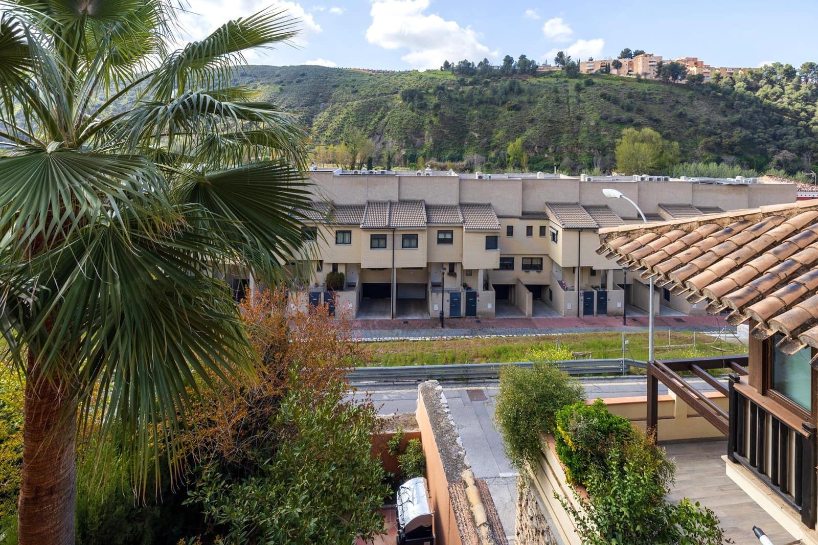 5 bedroom Terraced Villa for sale in Granada city with pool garage - € 540,000 (Ref: 9747874)