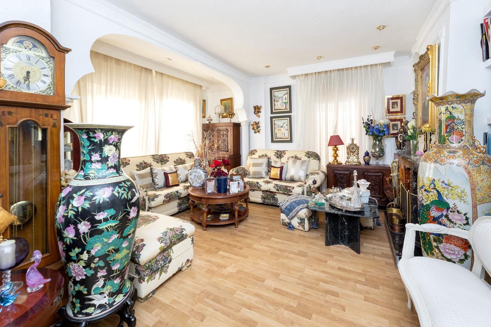 5 bedroom Villa for sale in Albolote with pool - € 300,000 (Ref: 9747875)