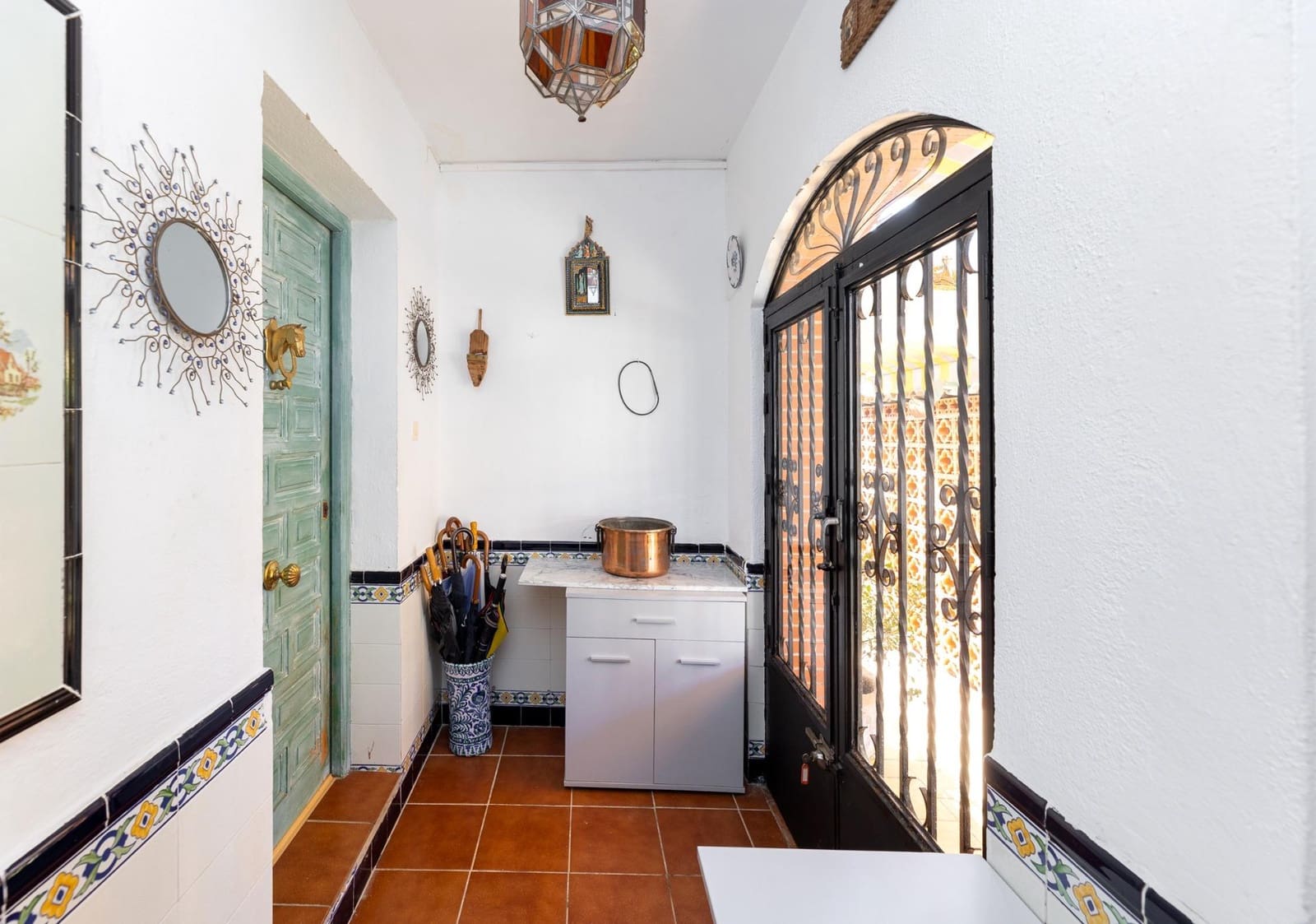 5 bedroom Villa for sale in Albolote with pool - € 300,000 (Ref: 9747875)