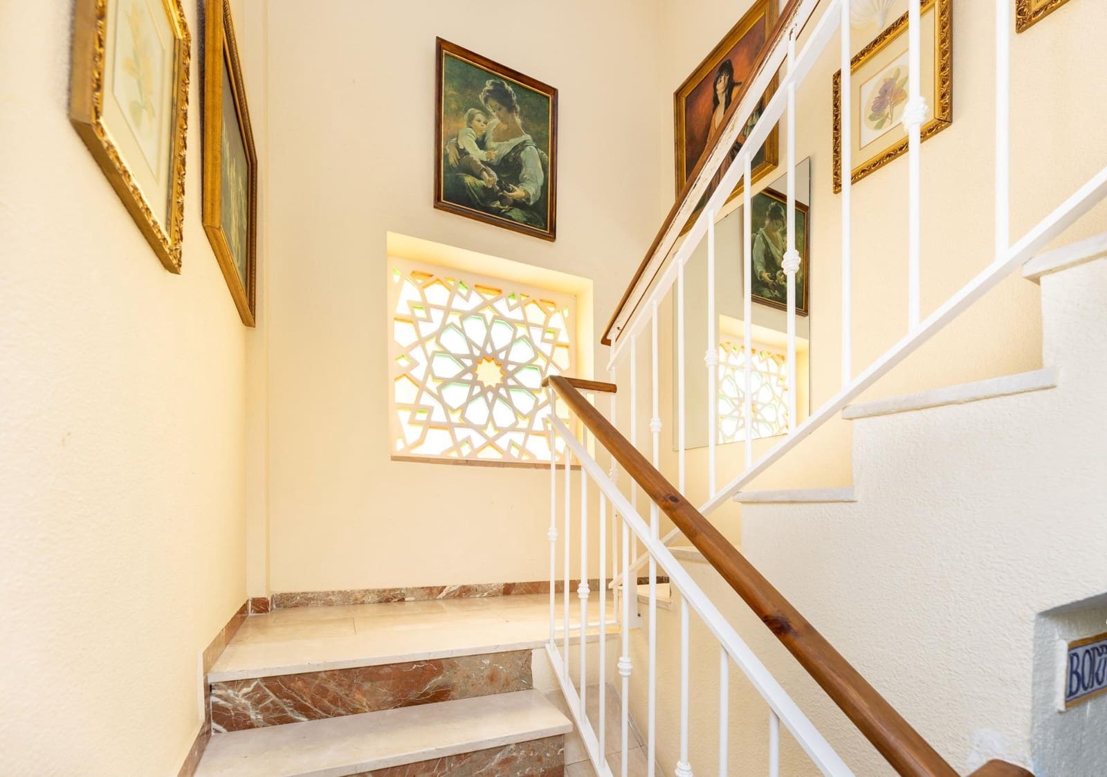 5 bedroom Villa for sale in Albolote with pool - € 300,000 (Ref: 9747875)