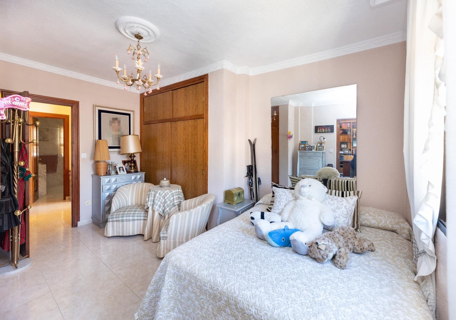 5 bedroom Villa for sale in Albolote with pool - € 300,000 (Ref: 9747875)