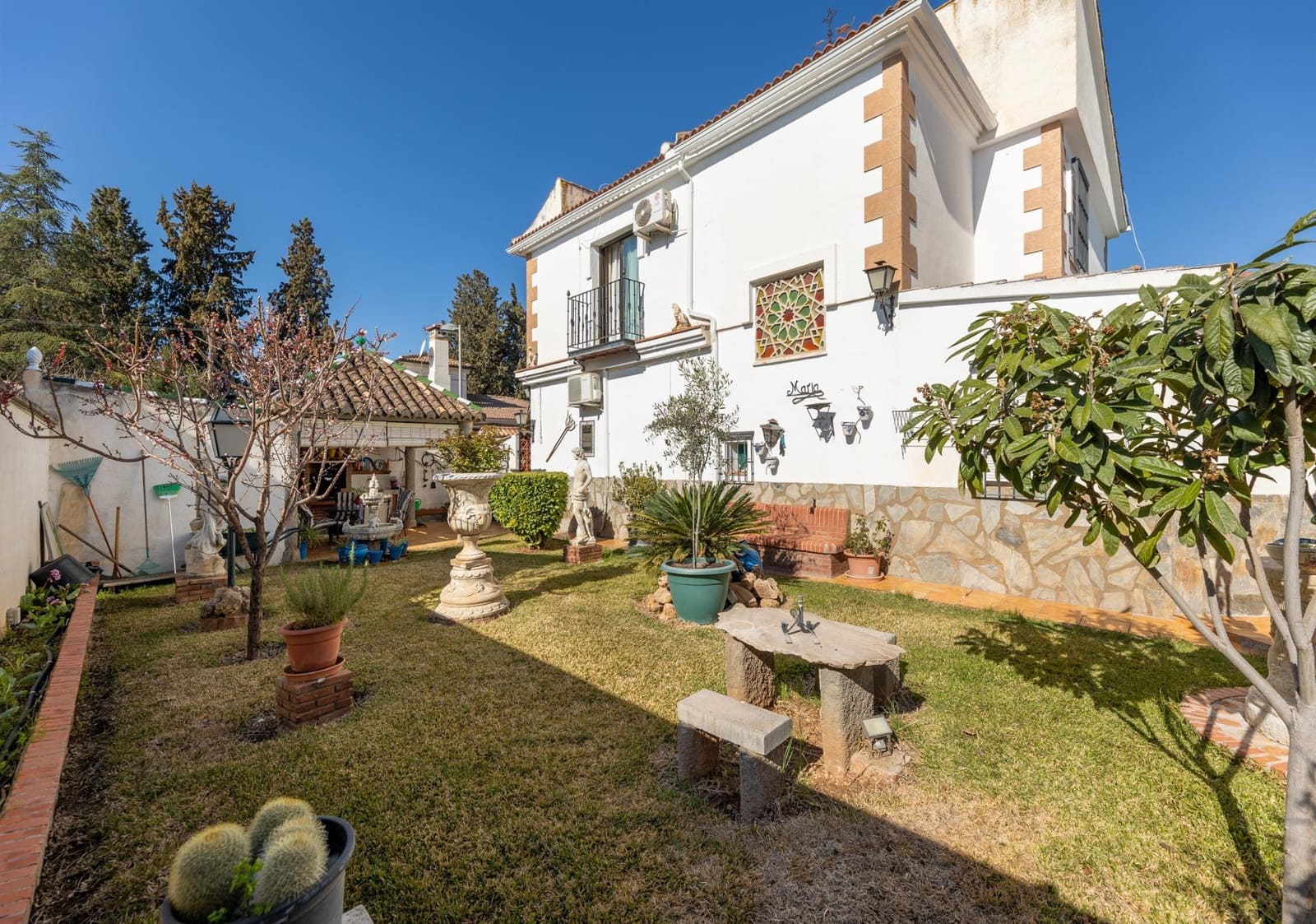 5 bedroom Villa for sale in Albolote with pool - € 300,000 (Ref: 9747875)