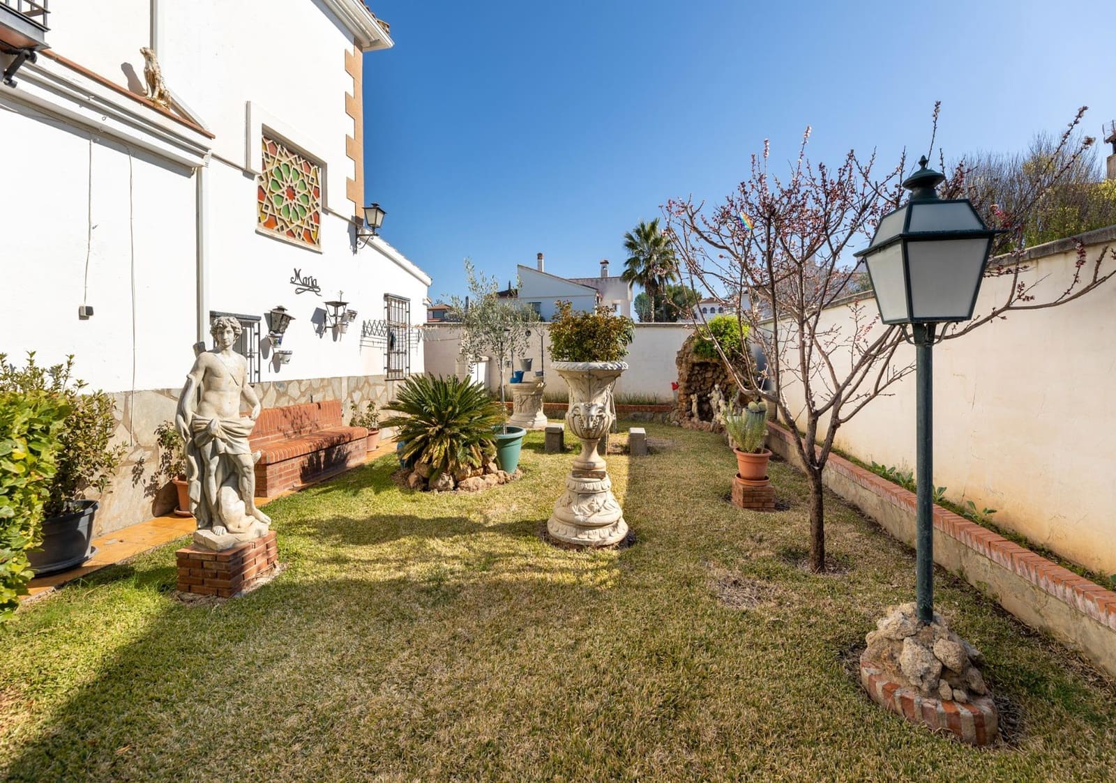 5 bedroom Villa for sale in Albolote with pool - € 300,000 (Ref: 9747875)