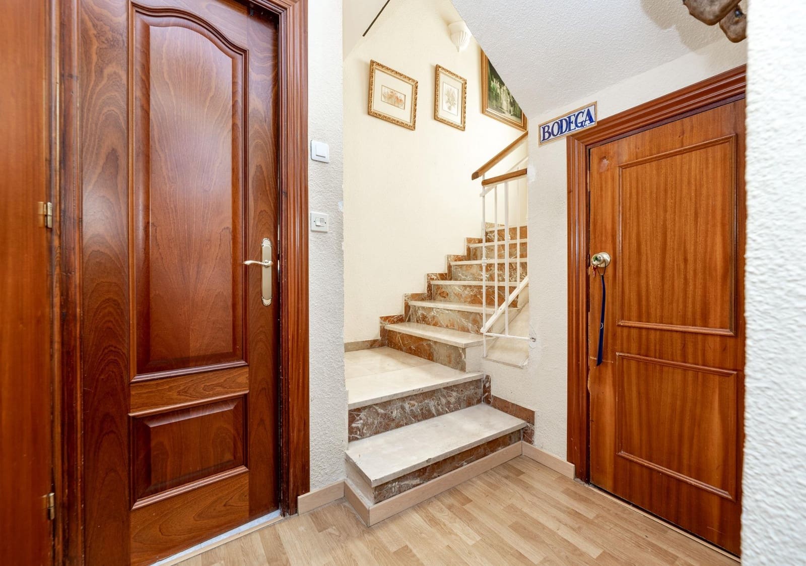 5 bedroom Villa for sale in Albolote with pool - € 300,000 (Ref: 9747875)