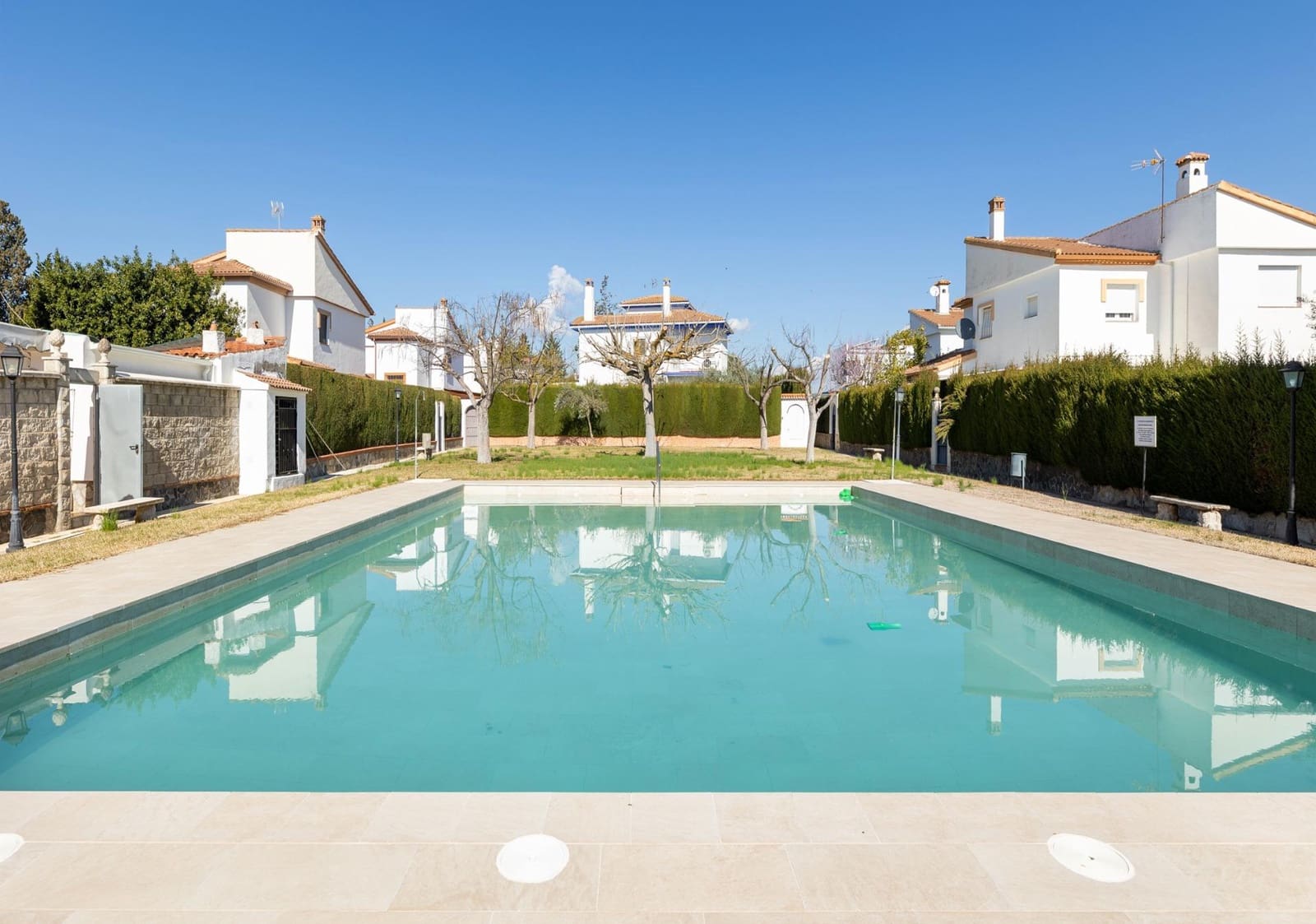 5 bedroom Villa for sale in Albolote with pool - € 300,000 (Ref: 9747875)