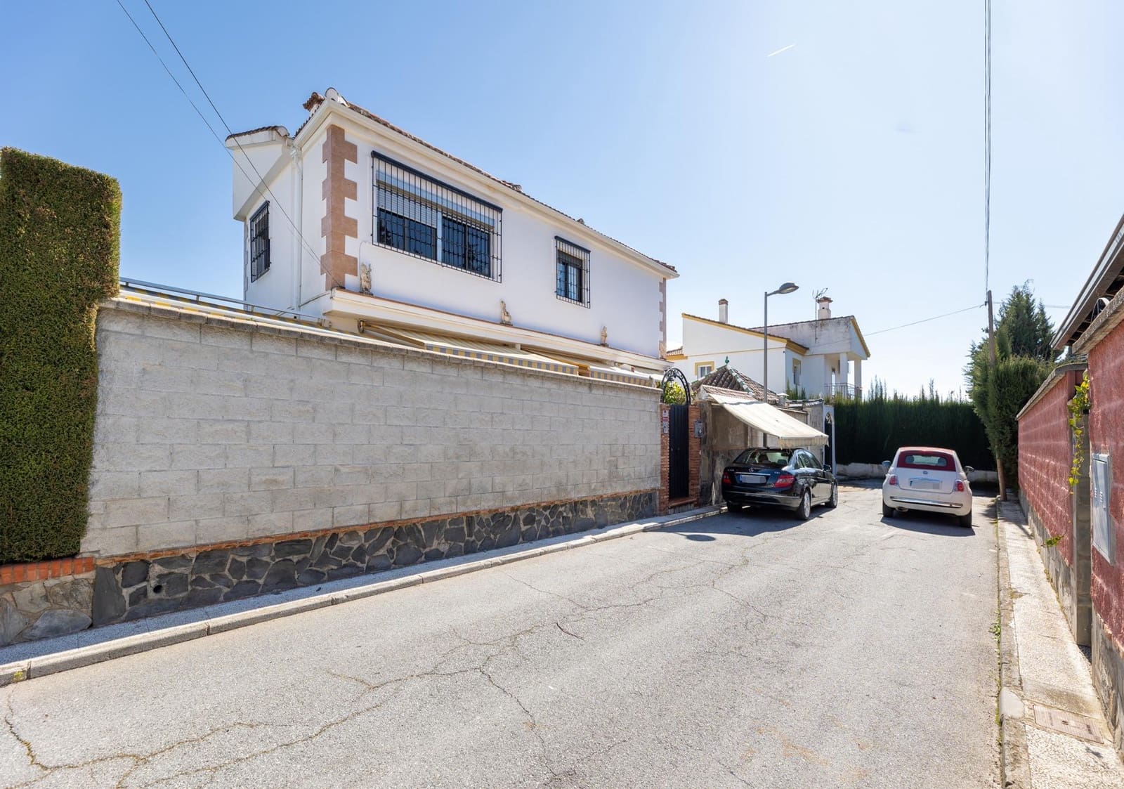 5 bedroom Villa for sale in Albolote with pool - € 300,000 (Ref: 9747875)