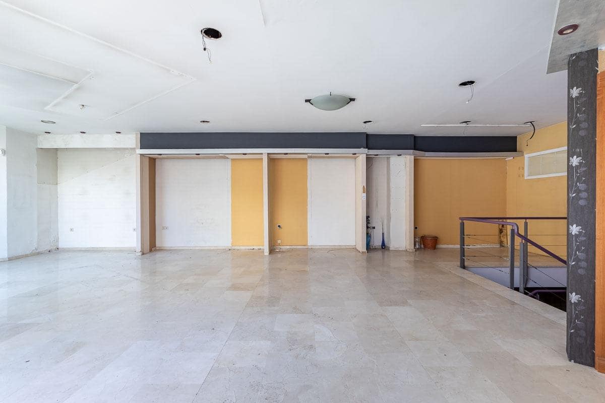 Erhverv til leje i Granada by - € 900 (Ref: 9751983)