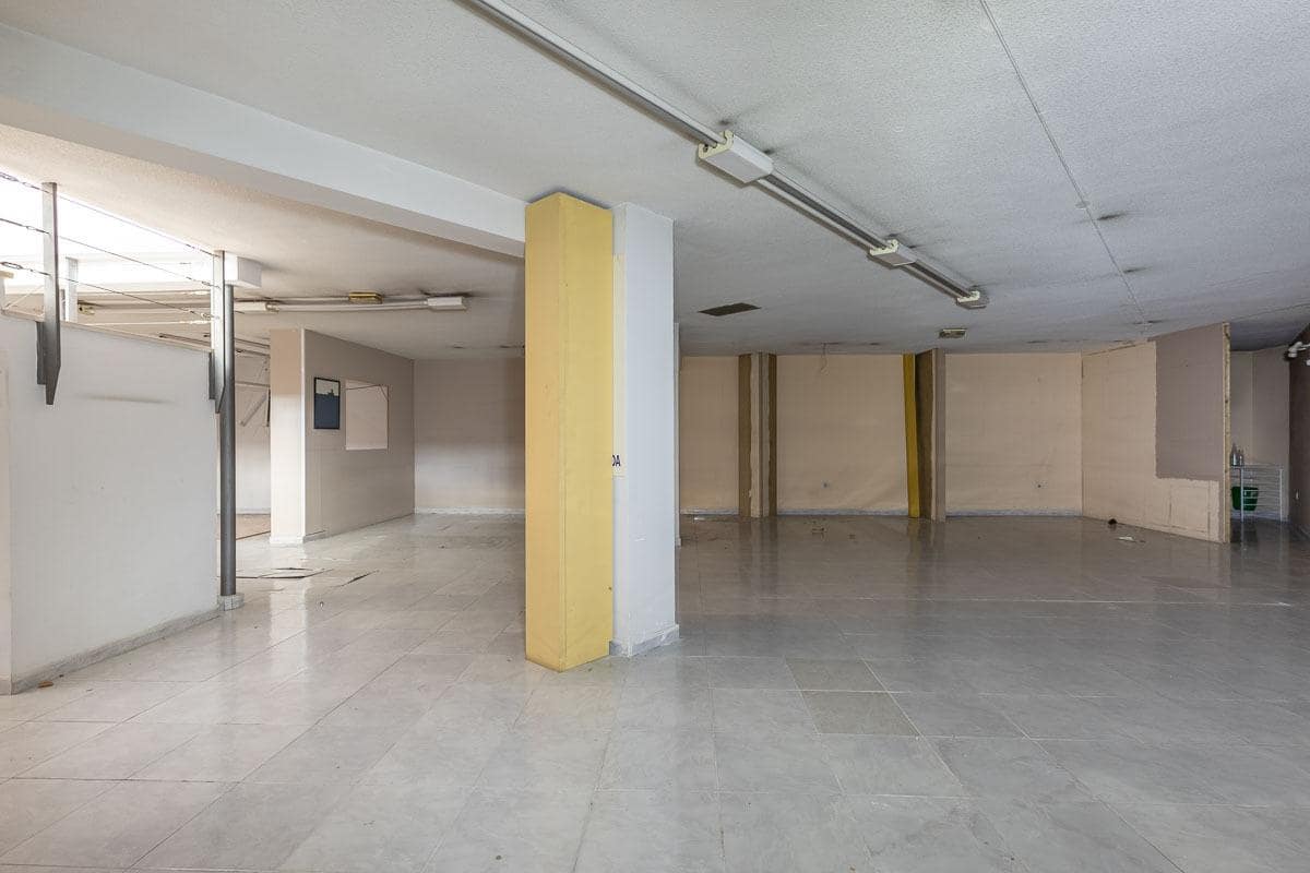 Erhverv til leje i Granada by - € 900 (Ref: 9751983)