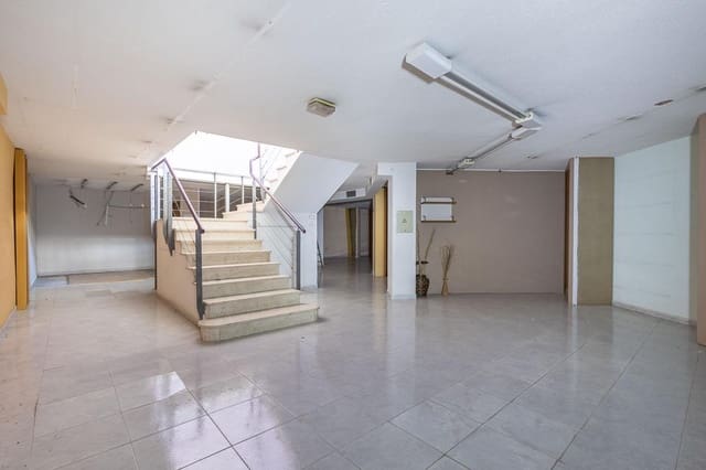 Erhverv til leje i Granada by - € 900 (Ref: 9751983)