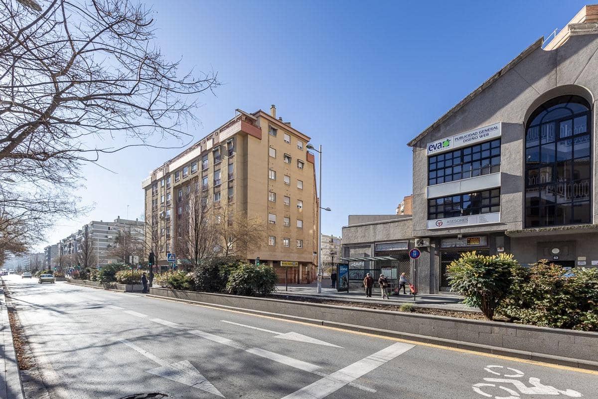 Erhverv til leje i Granada by - € 900 (Ref: 9751983)