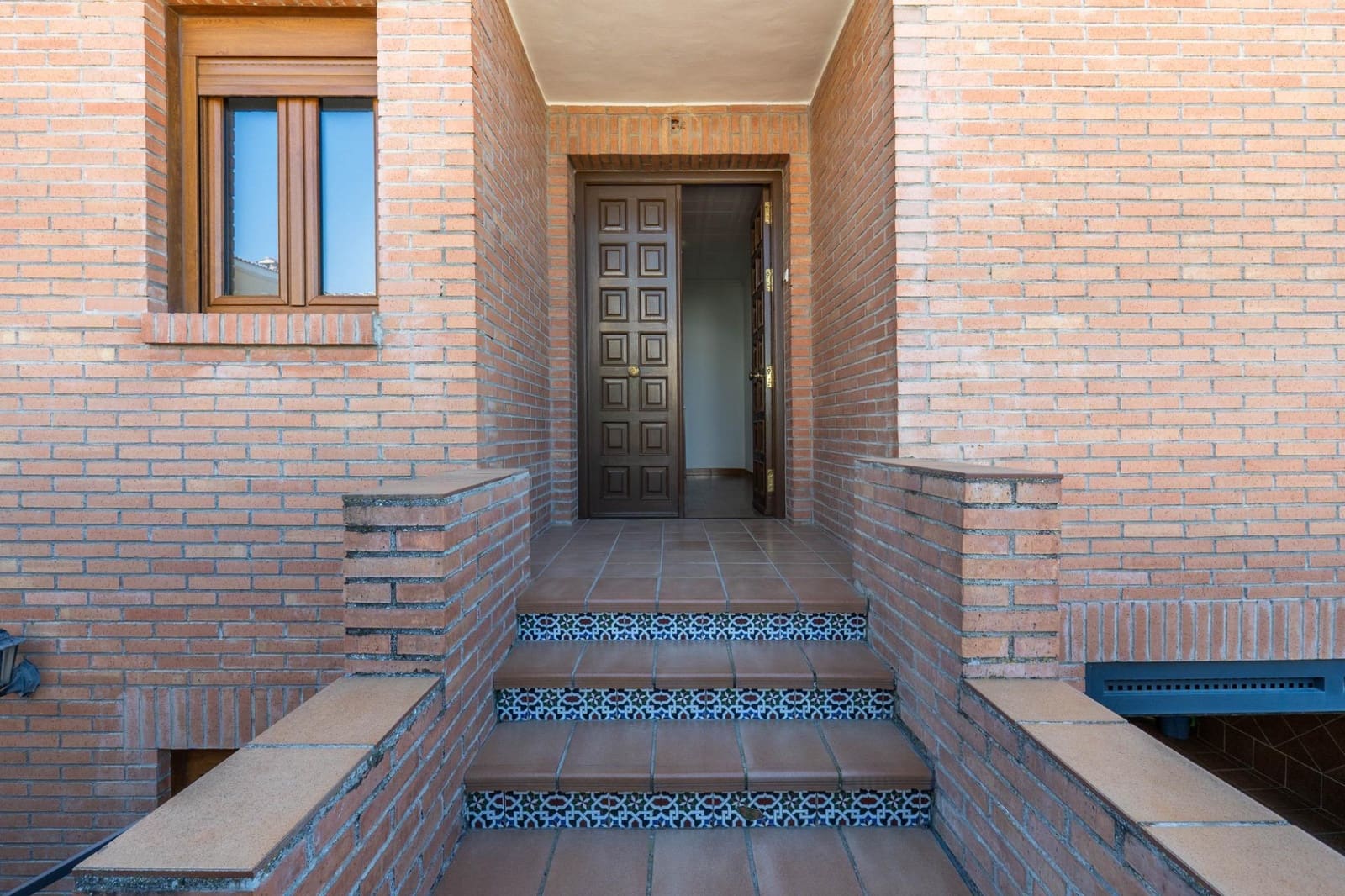 6 soveværelse Villa til salg i Peligros med garage - € 415.000 (Ref: 9751985)