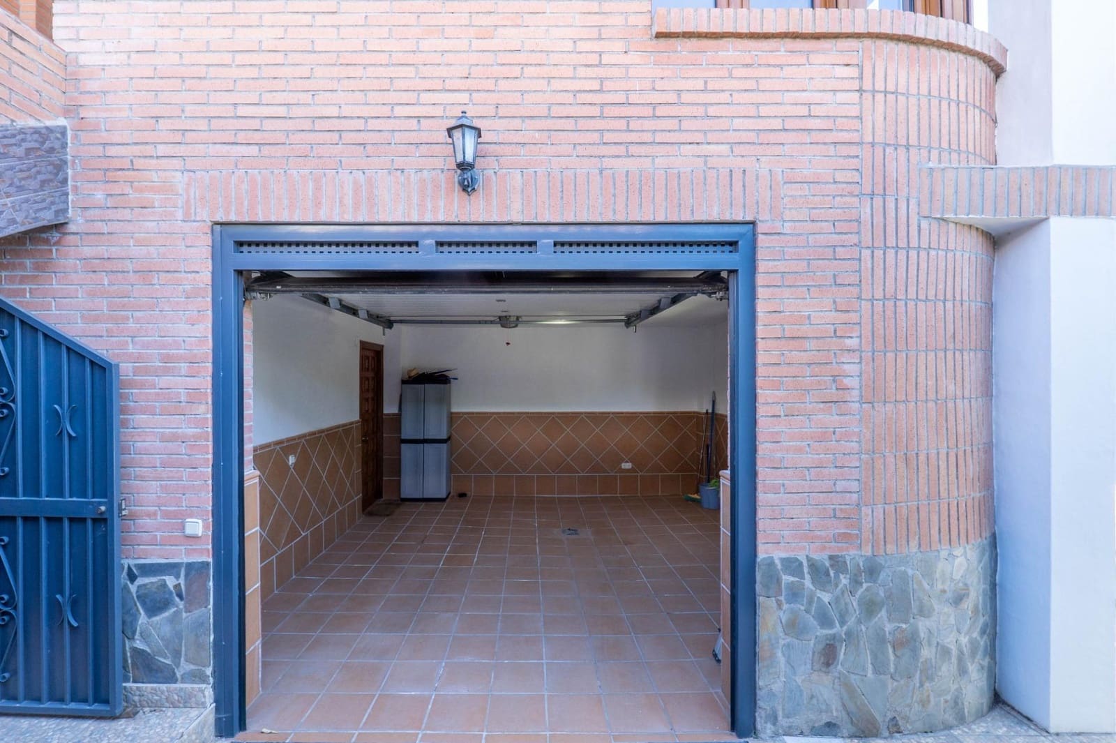 6 soveværelse Villa til salg i Peligros med garage - € 415.000 (Ref: 9751985)