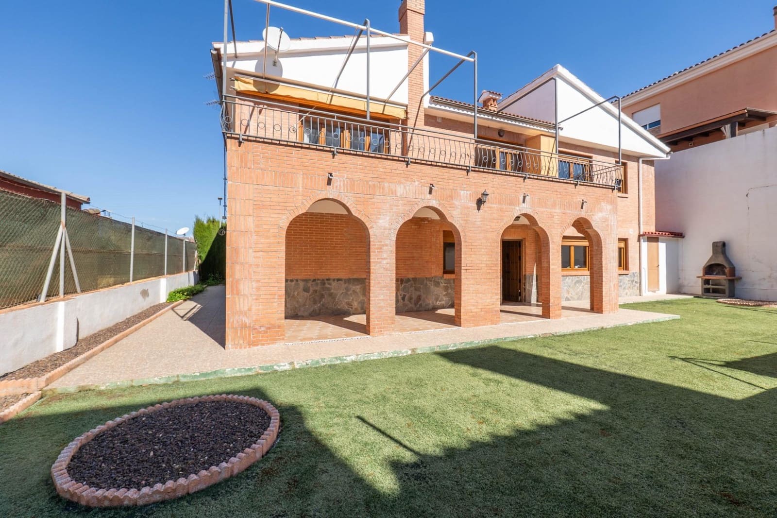 6 soveværelse Villa til salg i Peligros med garage - € 415.000 (Ref: 9751985)