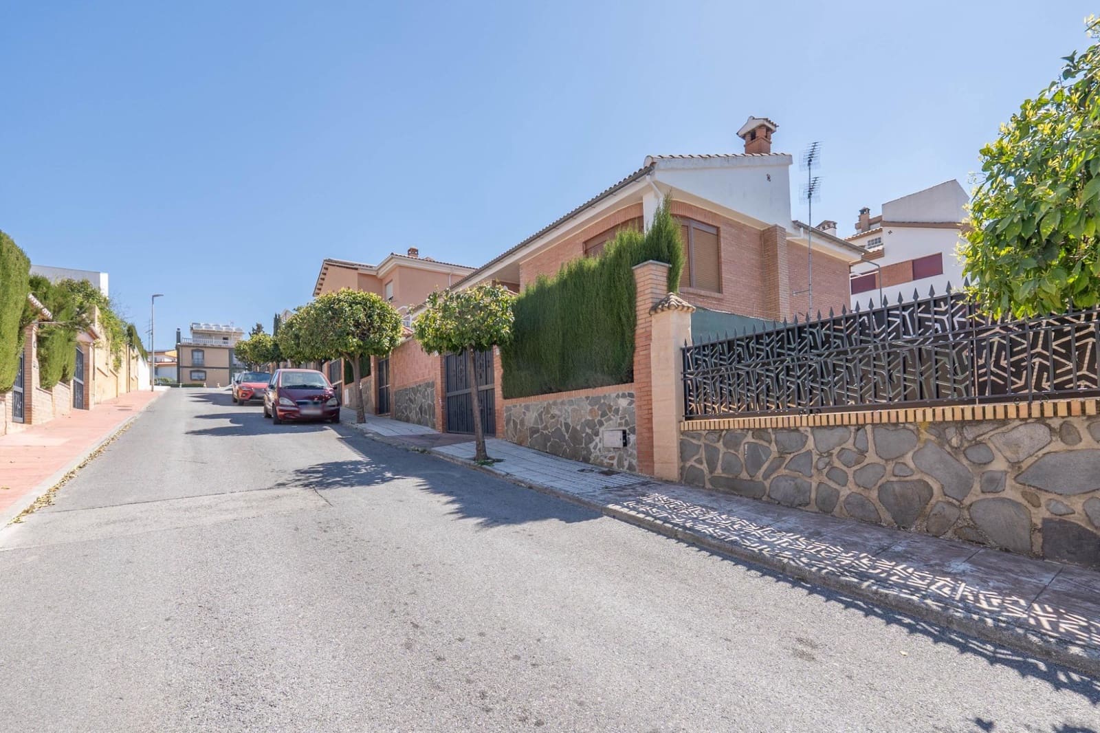 6 soveværelse Villa til salg i Peligros med garage - € 415.000 (Ref: 9751985)