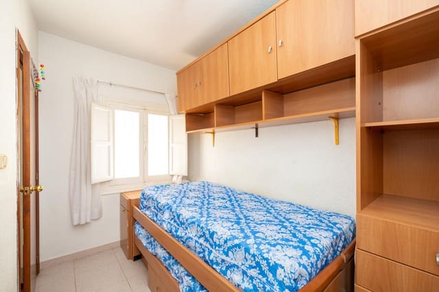 Piso de 3 habitaciones en Granada ciudad en venta - 219.000 € (Ref: 9755621)