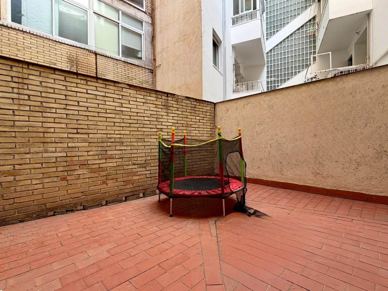 4 slaapkamer Flat te koop in Granada stad - € 449.000 (Ref: 9770611)