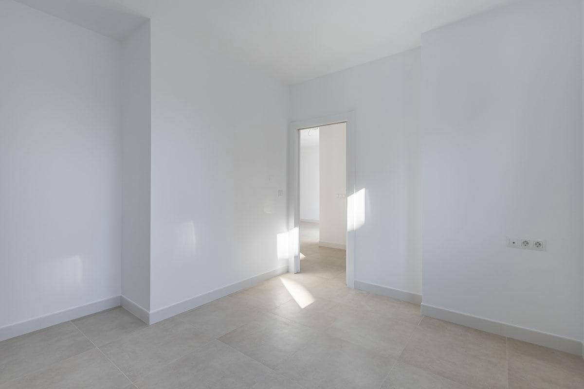 3 makuuhuone Rivitalo myytävänä paikassa Belicena mukana 
autotalli - 270 000 € (Ref: 9773021)