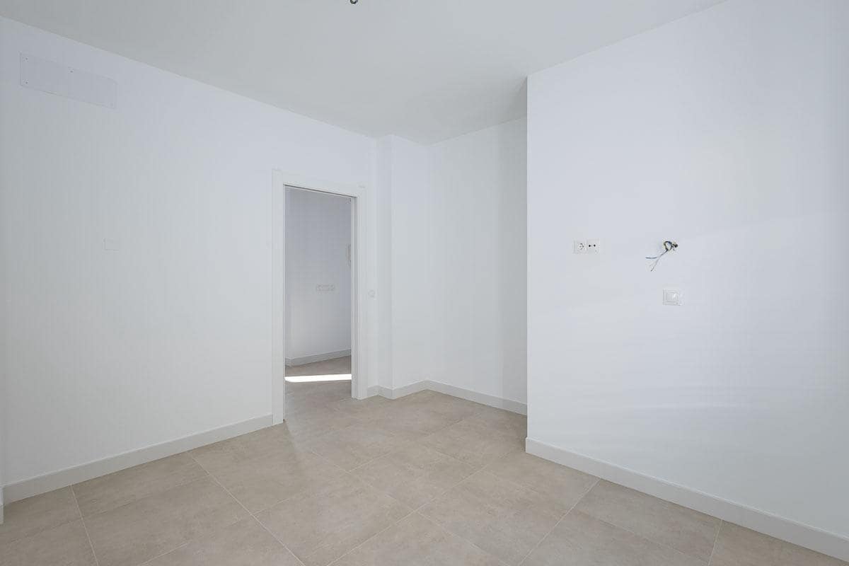 3 makuuhuone Rivitalo myytävänä paikassa Belicena mukana 
autotalli - 270 000 € (Ref: 9773021)