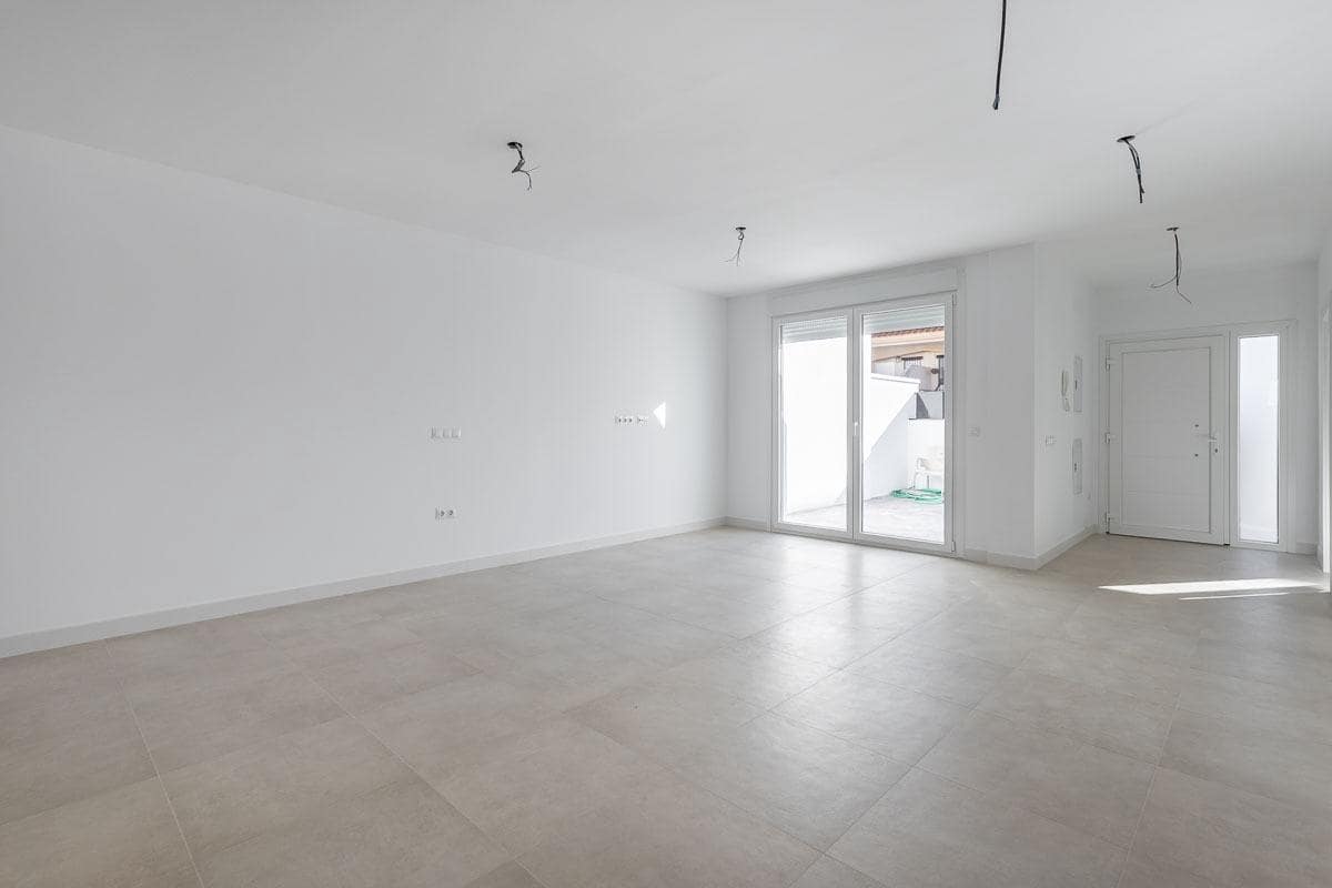 3 makuuhuone Rivitalo myytävänä paikassa Belicena mukana 
autotalli - 270 000 € (Ref: 9773021)