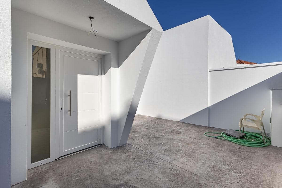 3 makuuhuone Rivitalo myytävänä paikassa Belicena mukana 
autotalli - 270 000 € (Ref: 9773021)