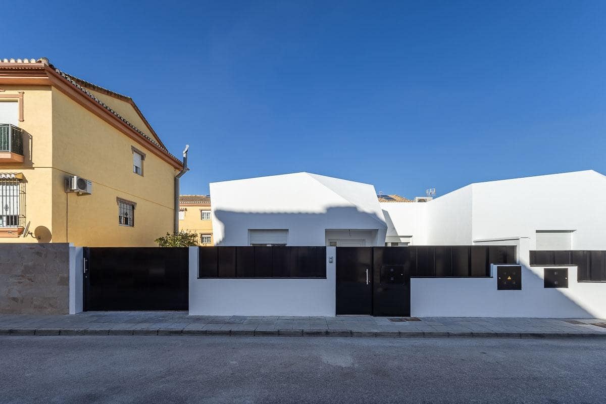 3 makuuhuone Rivitalo myytävänä paikassa Belicena mukana 
autotalli - 270 000 € (Ref: 9773021)