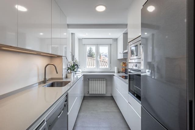 2 sovrum Lägenhet till salu i Granada stad - 240 000 € (Ref: 9778084)