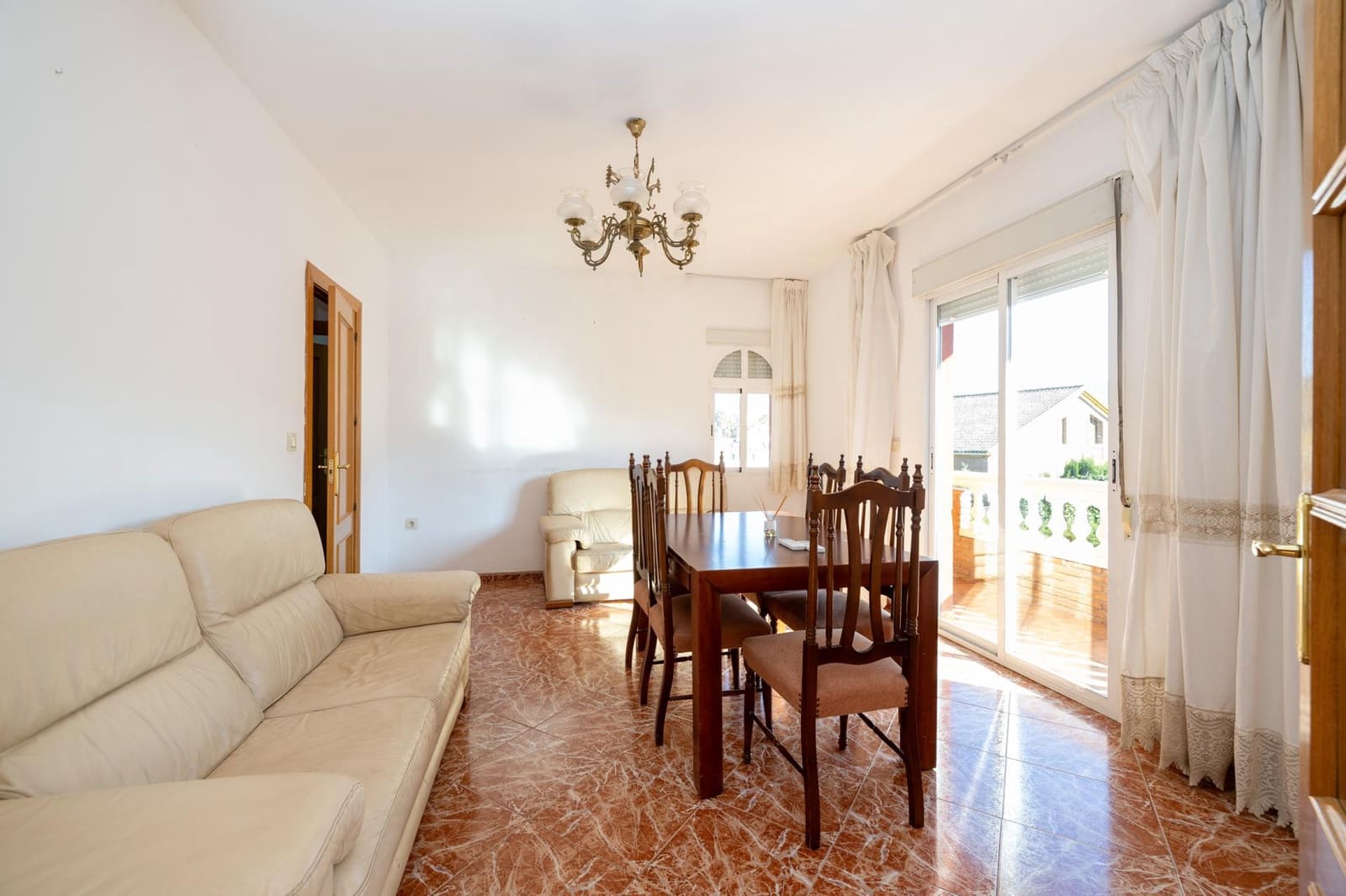 5 sypialnia Willa na sprzedaż w Otura z basenem garażem - 420 000 € (Ref: 9780515)