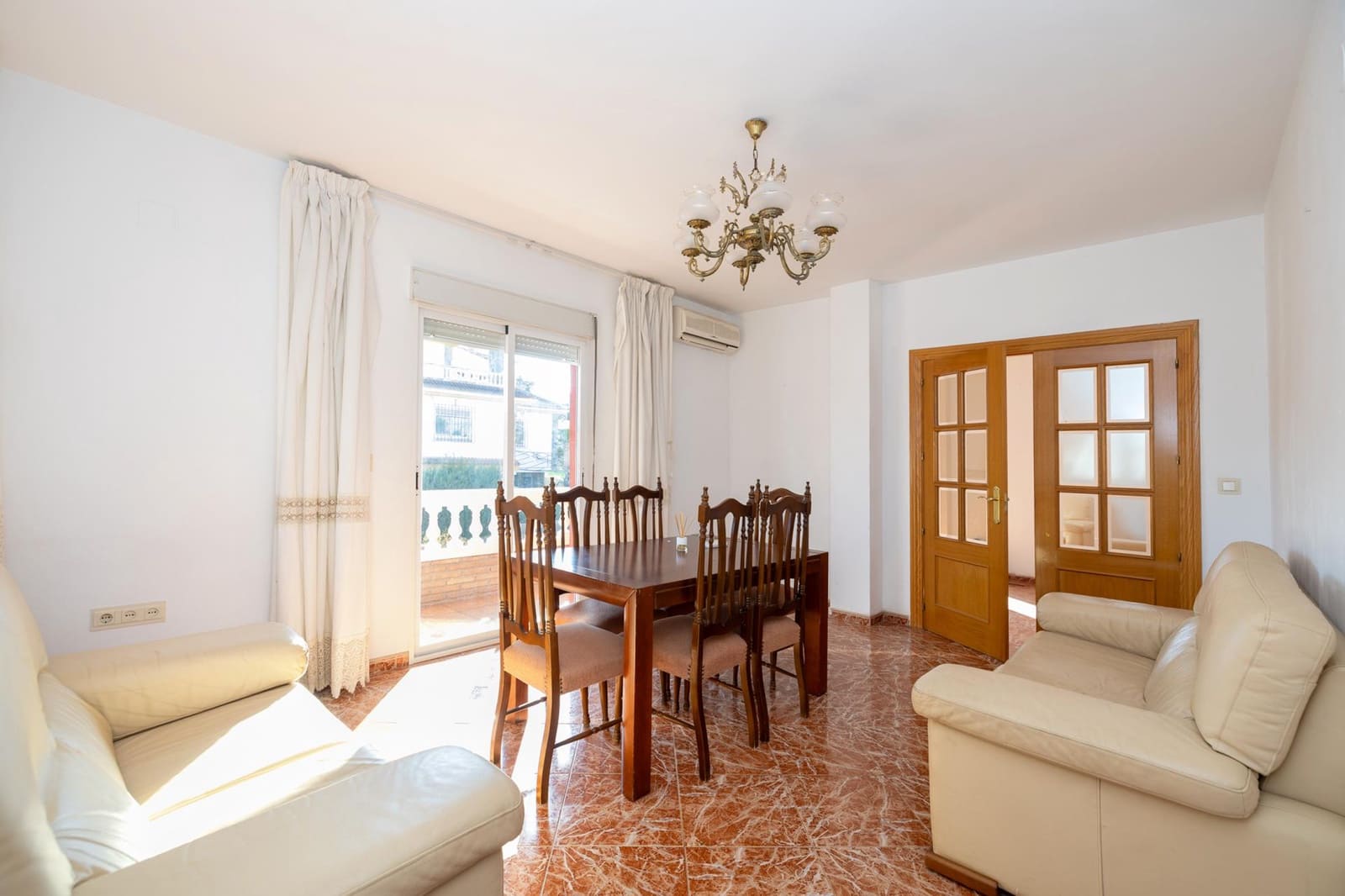 5 sypialnia Willa na sprzedaż w Otura z basenem garażem - 420 000 € (Ref: 9780515)