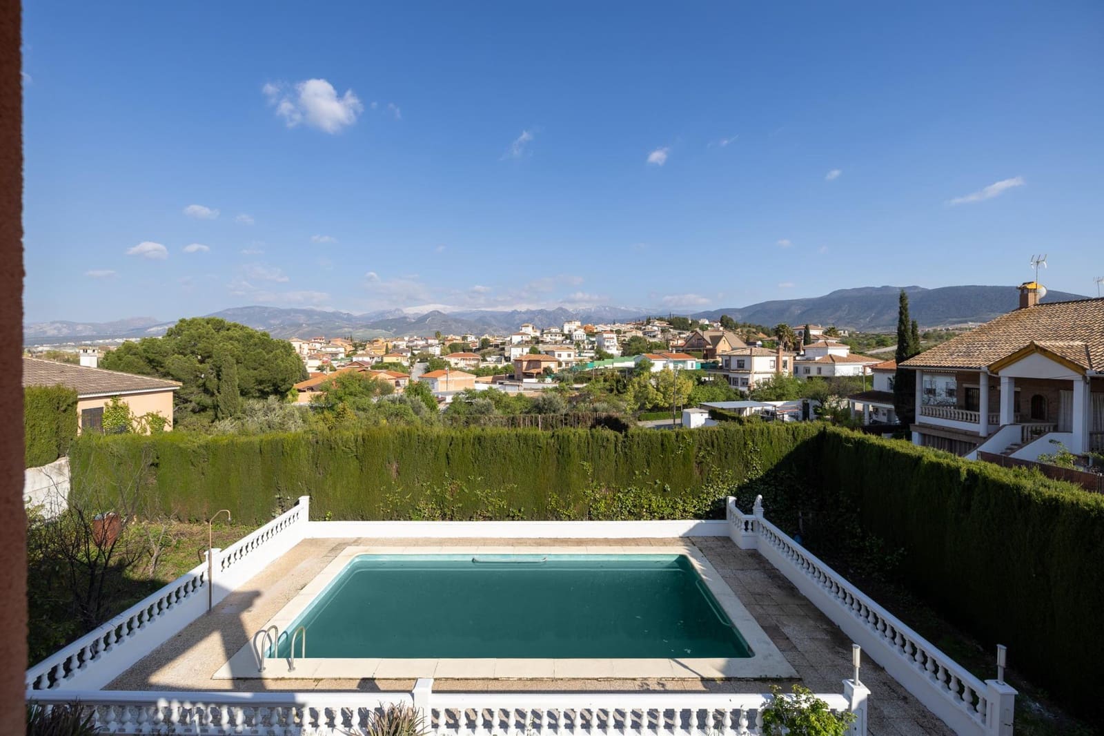 5 sypialnia Willa na sprzedaż w Otura z basenem garażem - 420 000 € (Ref: 9780515)