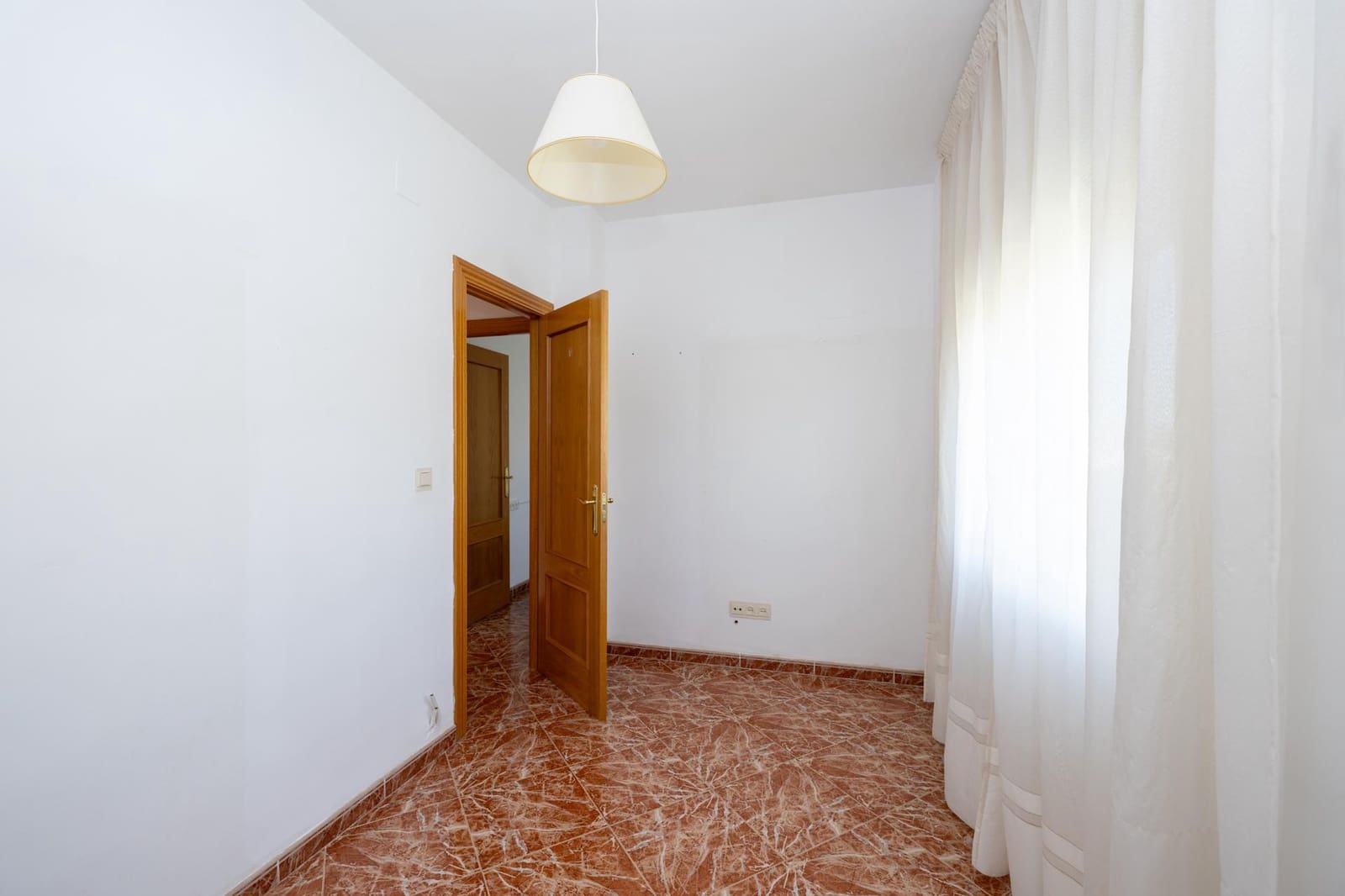 5 sypialnia Willa na sprzedaż w Otura z basenem garażem - 420 000 € (Ref: 9780515)