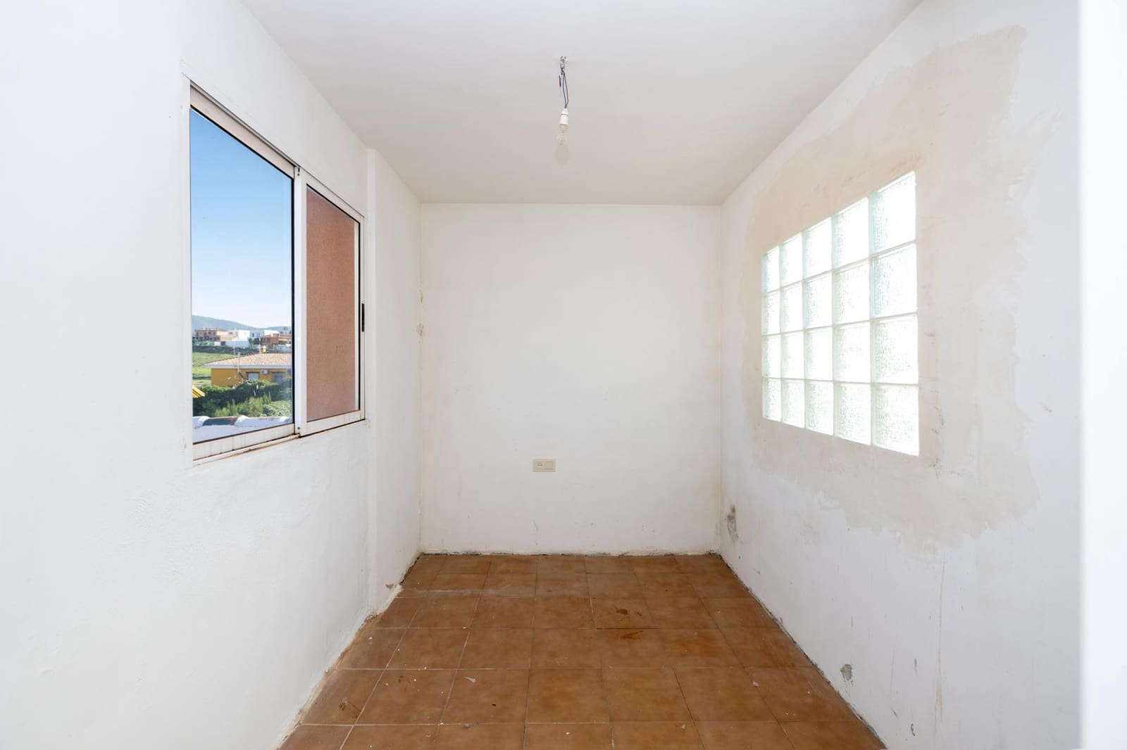 5 sypialnia Willa na sprzedaż w Otura z basenem garażem - 420 000 € (Ref: 9780515)