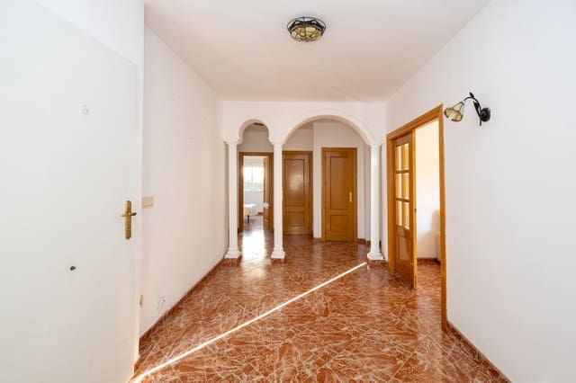 5 sypialnia Willa na sprzedaż w Otura z basenem garażem - 420 000 € (Ref: 9780515)