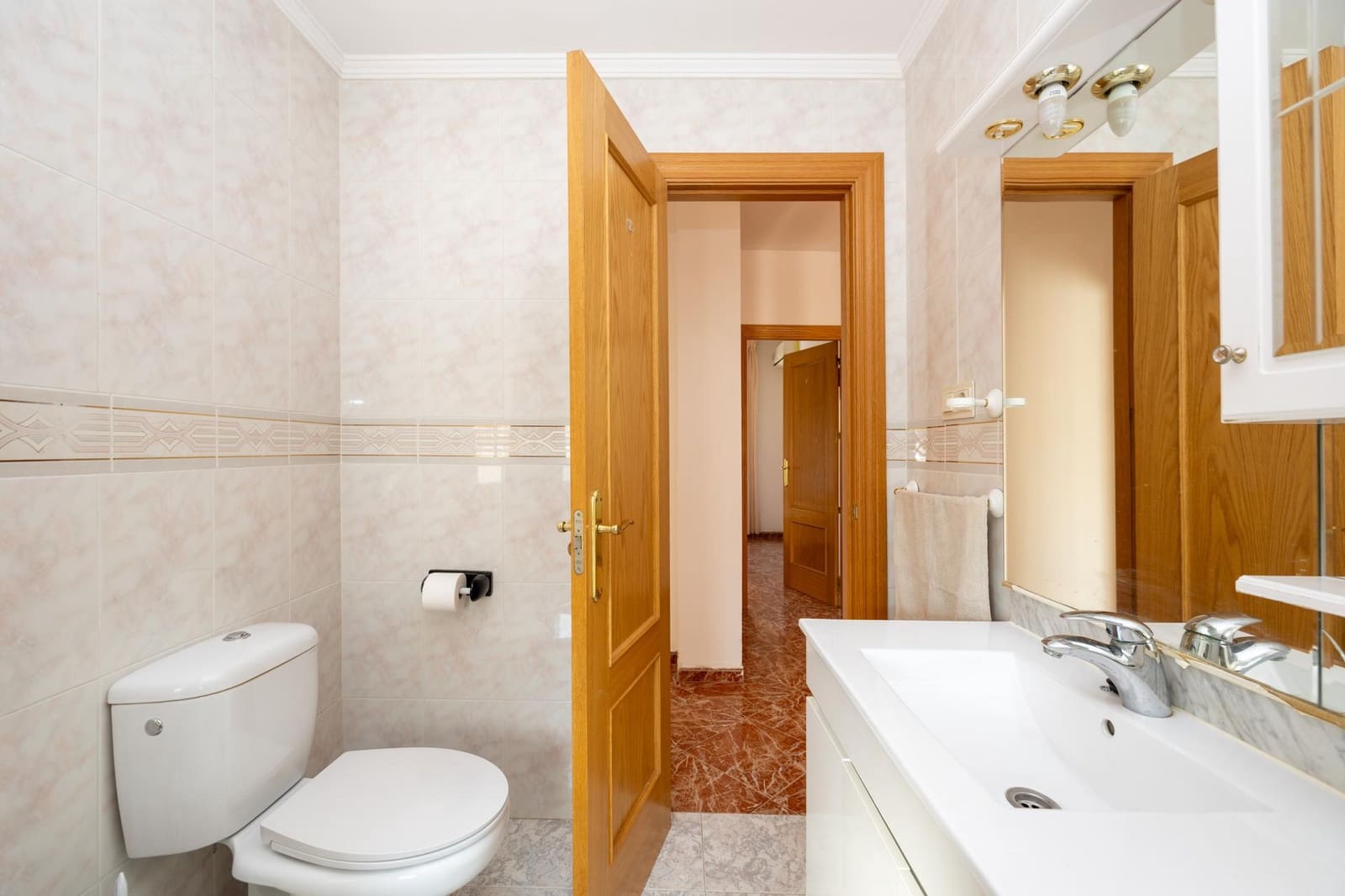 5 sypialnia Willa na sprzedaż w Otura z basenem garażem - 420 000 € (Ref: 9780515)