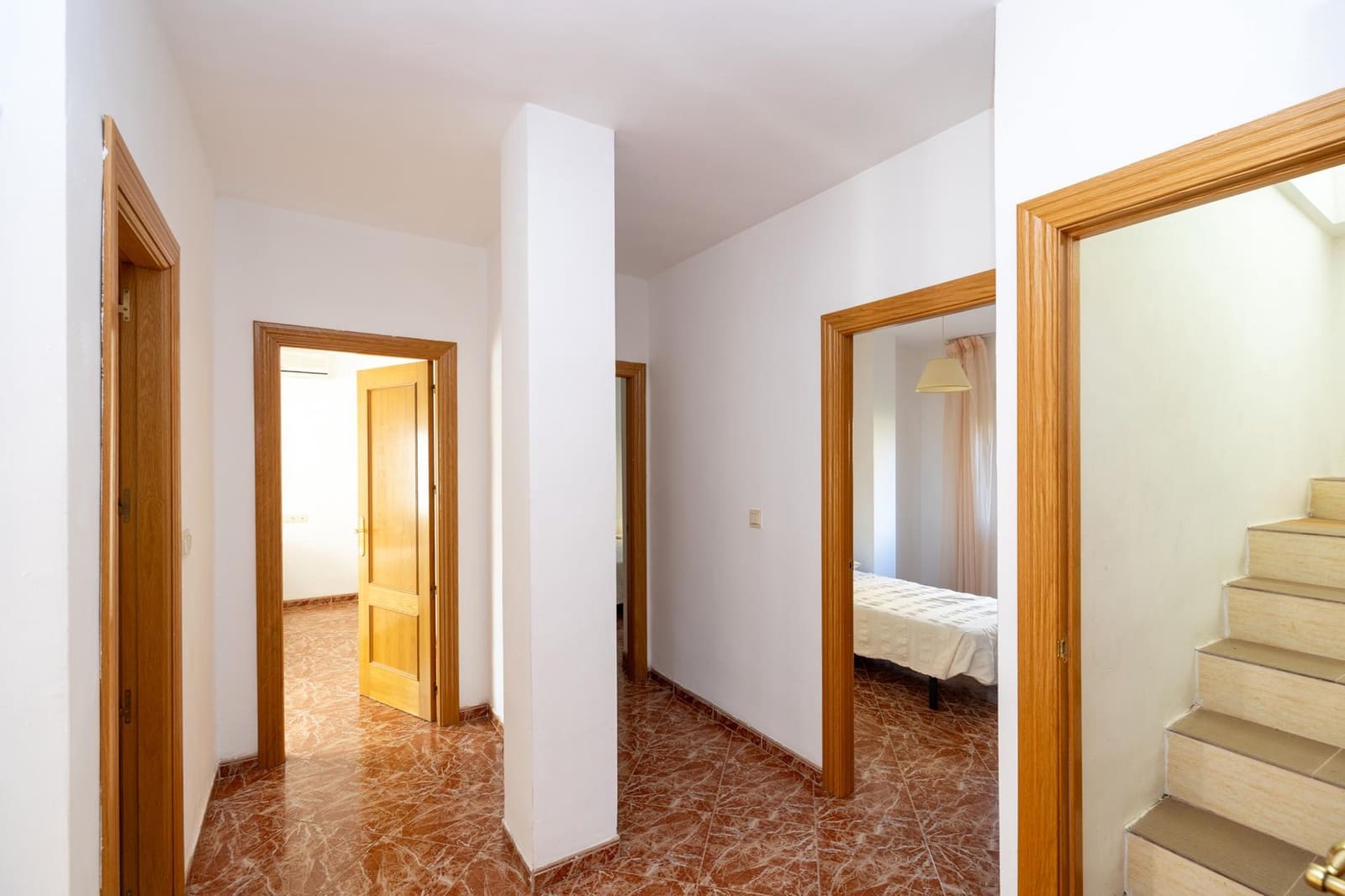 5 sypialnia Willa na sprzedaż w Otura z basenem garażem - 420 000 € (Ref: 9780515)