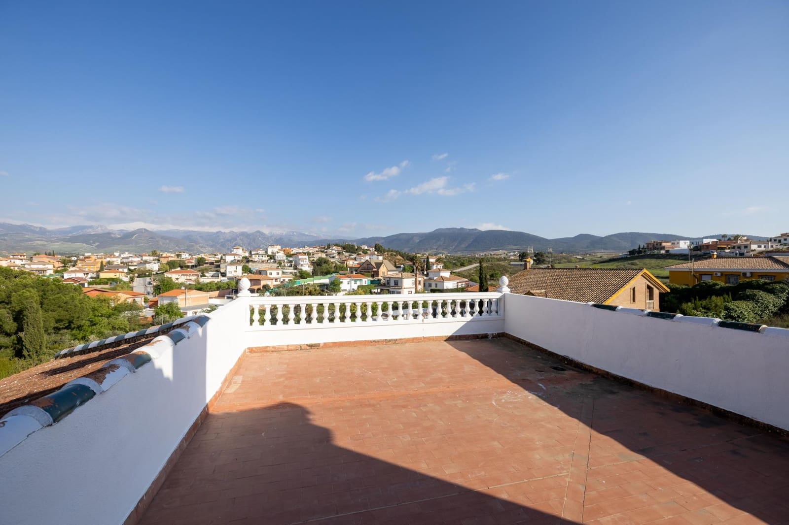 5 sypialnia Willa na sprzedaż w Otura z basenem garażem - 420 000 € (Ref: 9780515)