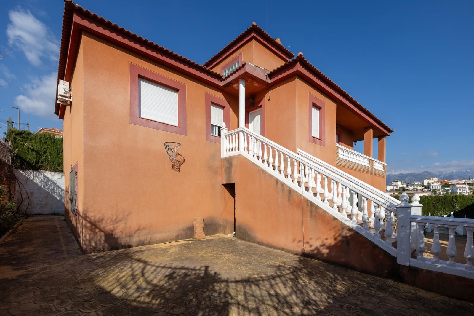 5 sypialnia Willa na sprzedaż w Otura z basenem garażem - 420 000 € (Ref: 9780515)