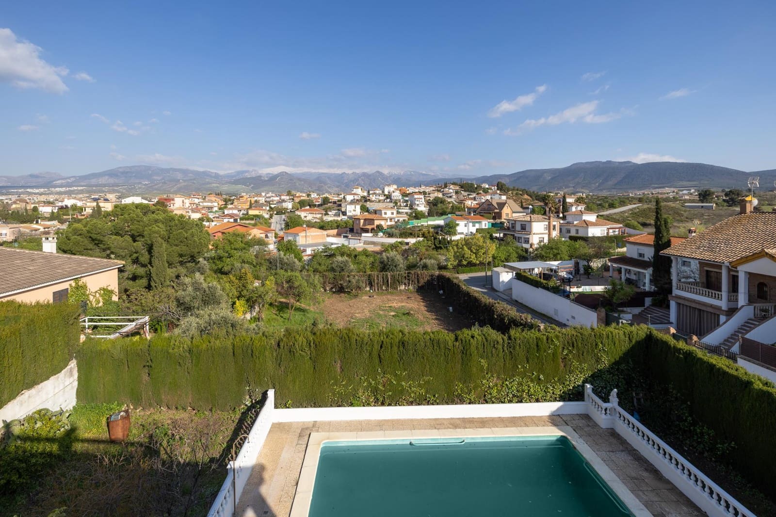 5 sypialnia Willa na sprzedaż w Otura z basenem garażem - 420 000 € (Ref: 9780515)