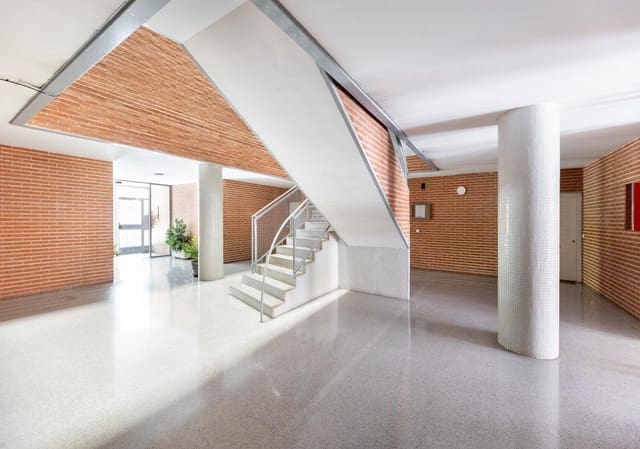 3 makuuhuone Asunto myytävänä paikassa Granada kaupunki mukana 
autotalli - 215 000 € (Ref: 9783110)