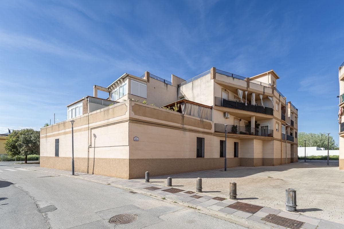 Piso de 2 habitaciones en Atarfe en venta con garaje - 169.000 € (Ref: 9794566)