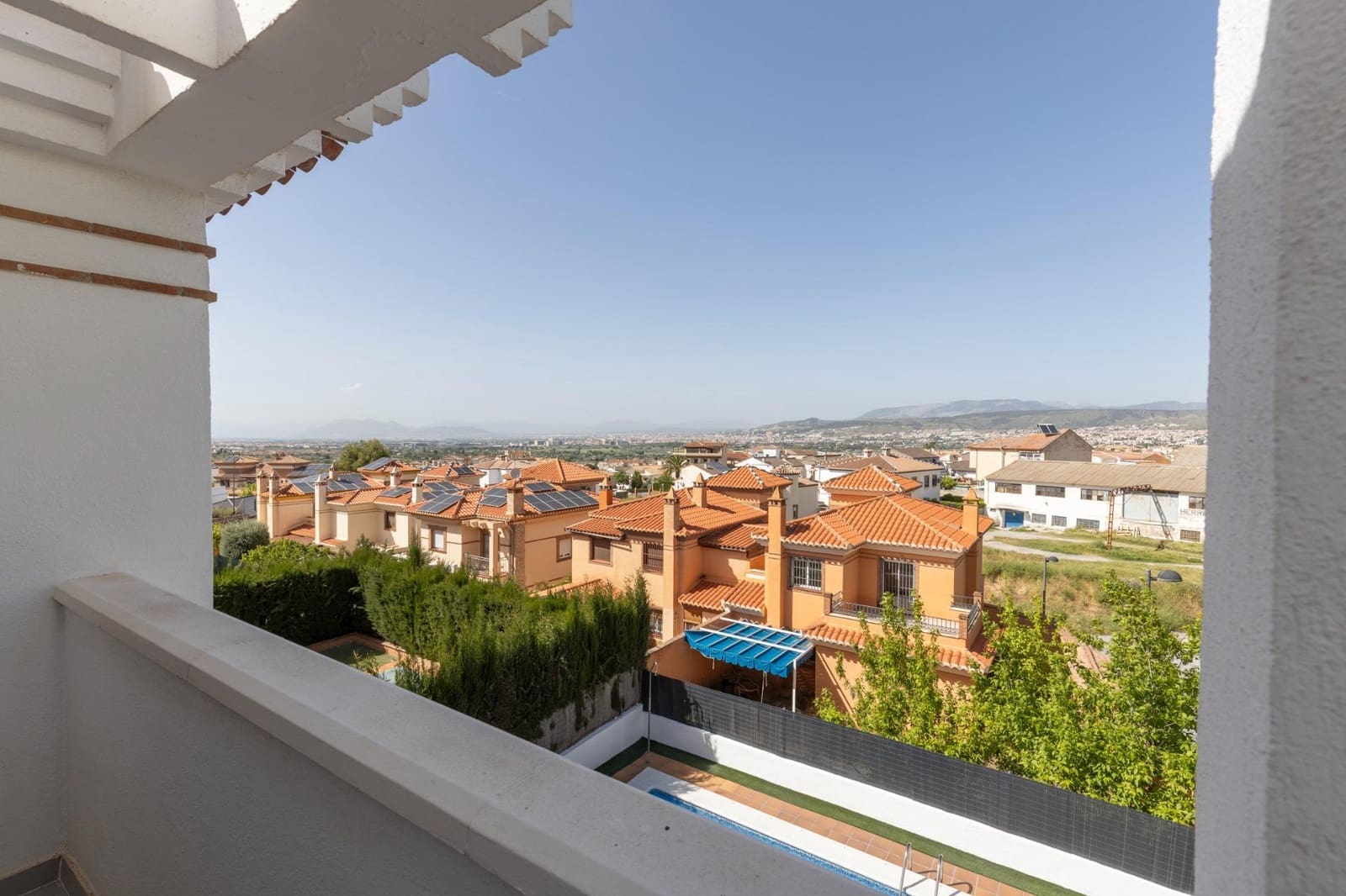 4 Zimmer Villa zu verkaufen in La Zubia mit Pool Garage - 360.000 € (Ref: 9807928)