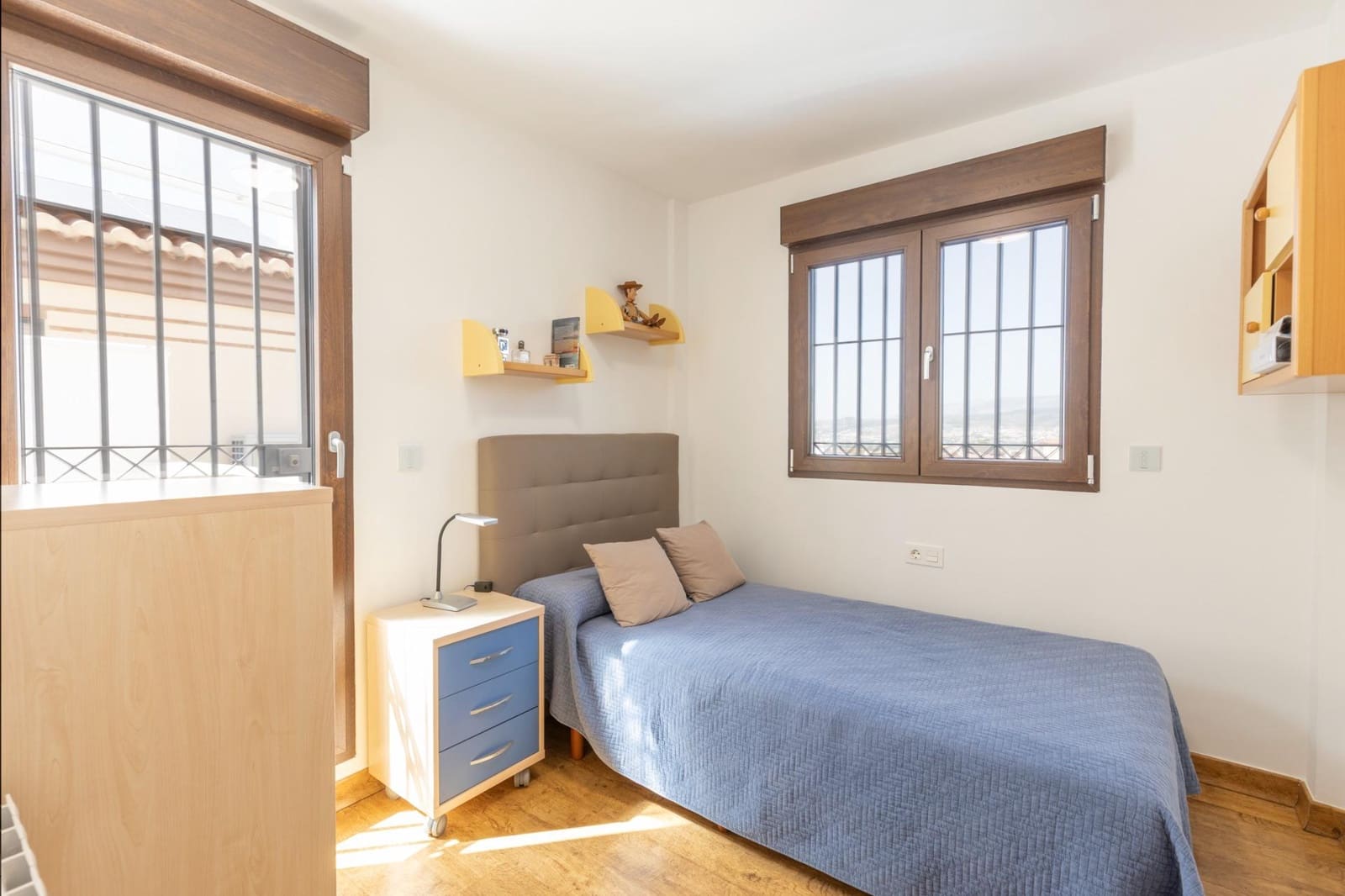 4 Zimmer Villa zu verkaufen in La Zubia mit Pool Garage - 360.000 € (Ref: 9807928)