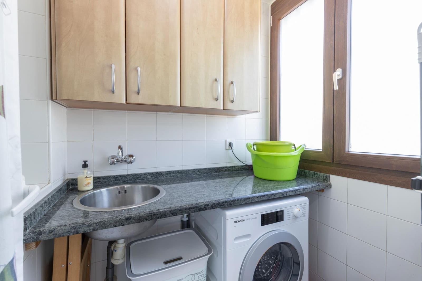 4 Zimmer Villa zu verkaufen in La Zubia mit Pool Garage - 360.000 € (Ref: 9807928)